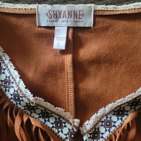Women's Shyanne Fringe Crop Vest - Picture 2 of 3